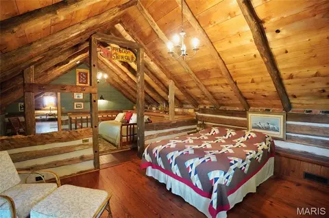 Bedroom - 2136 Walz Rd, Hermann, MO 65041 photo 3 of 10
