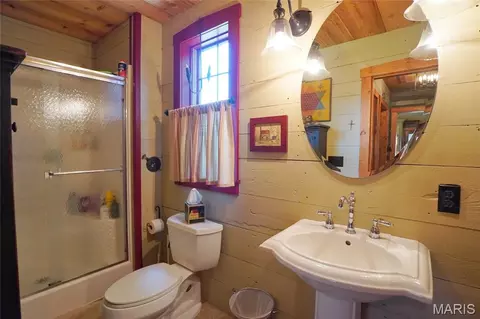 Bath - 2136 Walz Rd, Hermann, MO 65041 photo 1 of 2