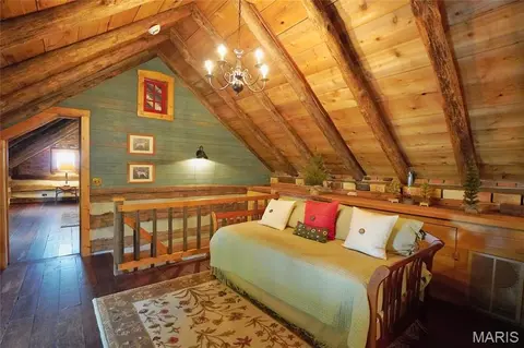Bedroom - 2136 Walz Rd, Hermann, MO 65041 photo 5 of 10
