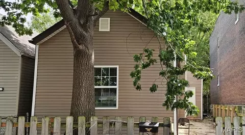 8216 Virginia Ave, Saint Louis, MO 63111