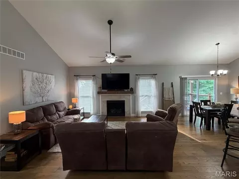 Living - 13 Ridgepoint Meadows Ct, Union, MO 63084 photo 1 of 2