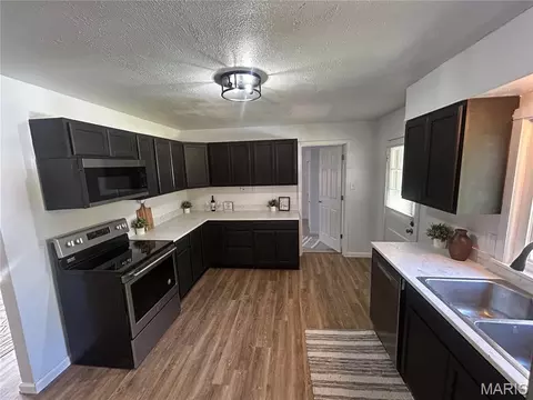 Kitchen - 1461 Elmont Rd, Sullivan, MO 63080 photo 3 of 4