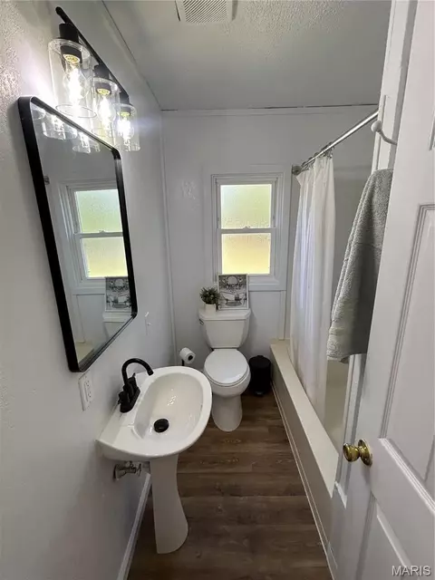 Bath - 1461 Elmont Rd, Sullivan, MO 63080 photo 1 of 1