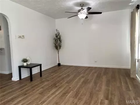 Living - 1461 Elmont Rd, Sullivan, MO 63080 photo 2 of 2
