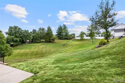 Exterior - 516 Oak Leaf Manor Ct, Ballwin, MO 63021 photo 5 of 8