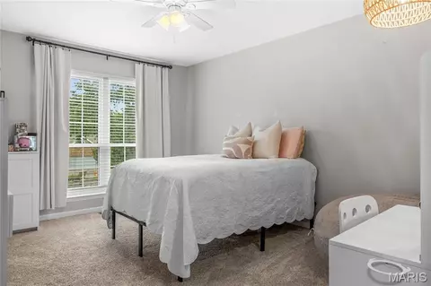 Bedroom - 516 Oak Leaf Manor Ct, Ballwin, MO 63021 photo 4 of 5