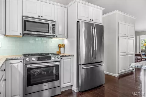Kitchen - 516 Oak Leaf Manor Ct, Ballwin, MO 63021 photo 3 of 4