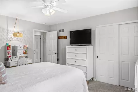 Bedroom - 516 Oak Leaf Manor Ct, Ballwin, MO 63021 photo 5 of 5
