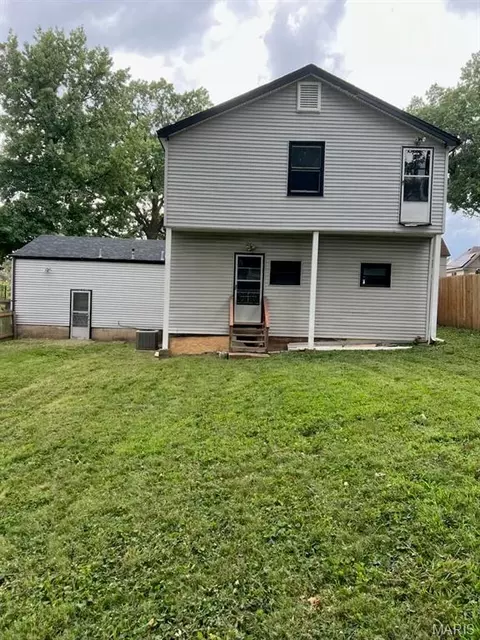7149 Brompton Sq, Maplewood, MO 63143 photo 3