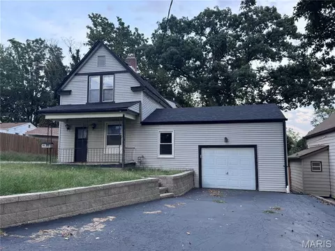 7149 Brompton Sq, Maplewood, MO 63143 photo 2
