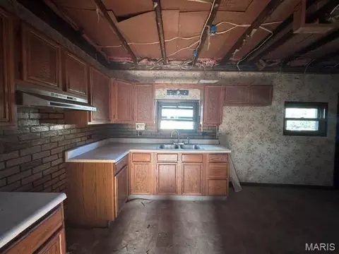 Kitchen - 7149 Brompton Sq, Maplewood, MO 63143 photo 1 of 1