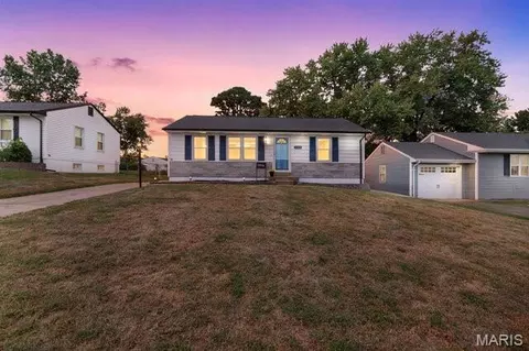11105 Pine Forest Dr, Saint Louis, MO 63126