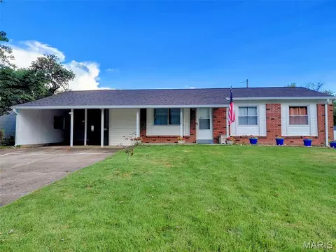 12050 Providence Ln, Maryland Heights, MO 63043
