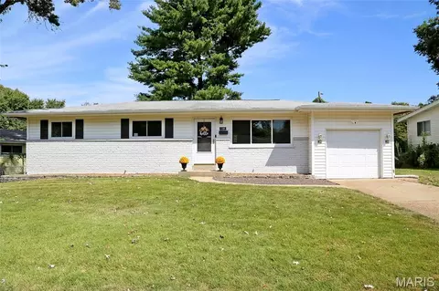 1395 Ensenada Dr, Florissant, MO 63031