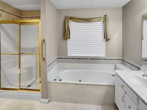 Bath - 2500 Rabbit Trail Dr, Washington, MO 63090 photo 3 of 6