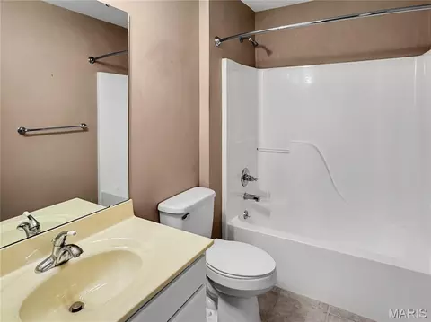 Bath - 2500 Rabbit Trail Dr, Washington, MO 63090 photo 4 of 6