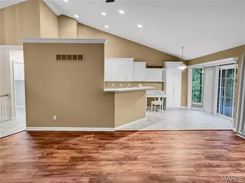 Living - 2500 Rabbit Trail Dr, Washington, MO 63090 photo 4 of 8