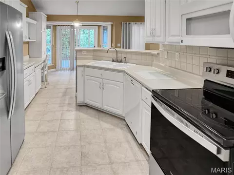 Kitchen - 2500 Rabbit Trail Dr, Washington, MO 63090 photo 6 of 6
