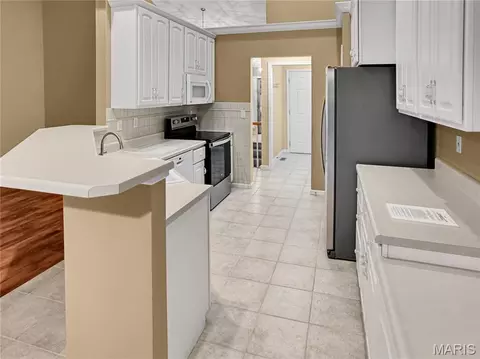 Kitchen - 2500 Rabbit Trail Dr, Washington, MO 63090 photo 3 of 6