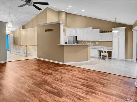 Living - 2500 Rabbit Trail Dr, Washington, MO 63090 photo 5 of 8