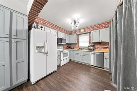 Kitchen - 109 N Oak St, Rolla, MO 65401 photo 2 of 2