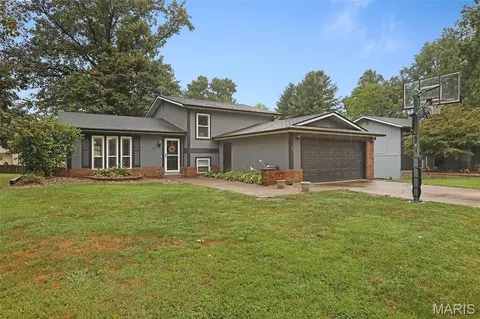 76 S Meadow Ln, Glen Carbon, IL 62034