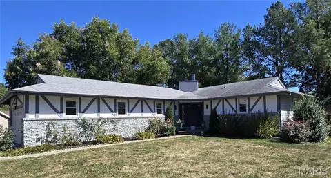 266 Savoy Dr, Lake Saint Louis, MO 63367