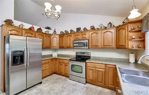 Kitchen - 114 Beth Ann Dr, Winfield, MO 63389 photo 2 of 2
