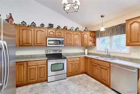 Kitchen - 114 Beth Ann Dr, Winfield, MO 63389 photo 1 of 2