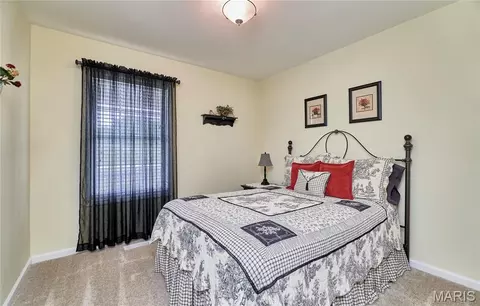 Bedroom - 114 Beth Ann Dr, Winfield, MO 63389 photo 4 of 6