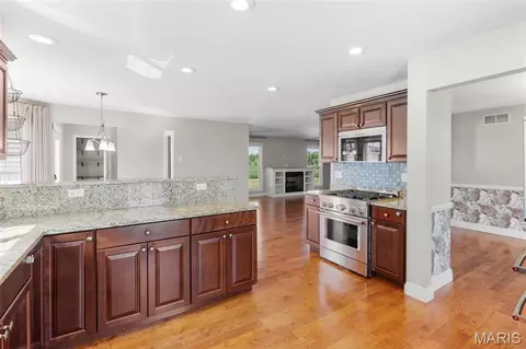 Kitchen - 8053 N State Route 159, Moro, IL 62067 photo 6 of 6