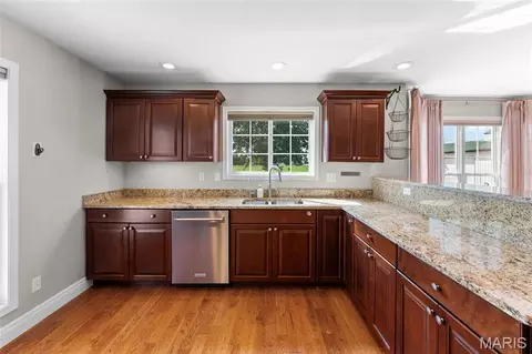Kitchen - 8053 N State Route 159, Moro, IL 62067 photo 2 of 6