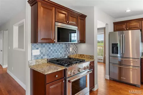Kitchen - 8053 N State Route 159, Moro, IL 62067 photo 5 of 6