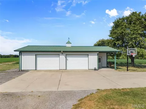 Exterior - 8053 N State Route 159, Moro, IL 62067 photo 6 of 12