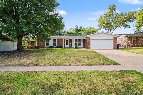 2511 Rhapsody Ln, Florissant, MO 63031