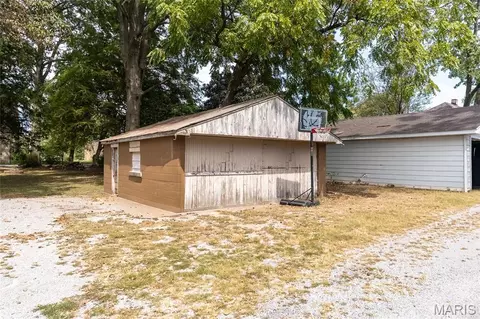 Exterior - 203 E 3rd St, Christopher, IL 62822 photo 3 of 3