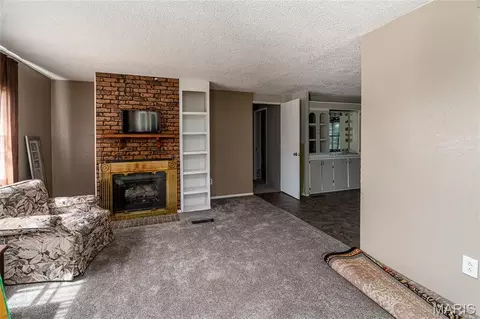Living - 203 E 3rd St, Christopher, IL 62822 photo 2 of 2