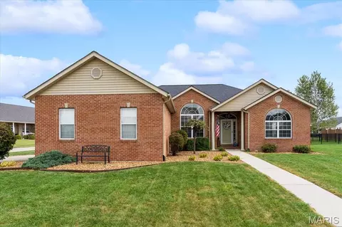 3301 Village Green Ct, Millstadt, IL 62260