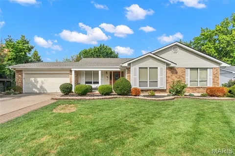 37 Great Lakes Dr, Saint Peters, MO 63376