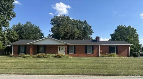 28 Rushmore Dr, Glen Carbon, IL 62034