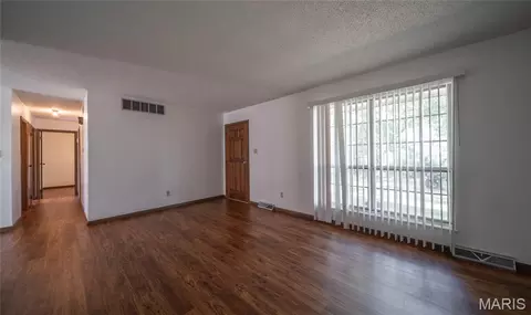 Living - 314 County Road 212, Linn, MO 65051 photo 2 of 4