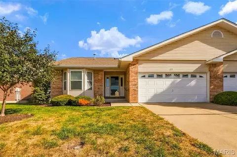 199 Southern Oaks Dr, Saint Charles, MO 63303
