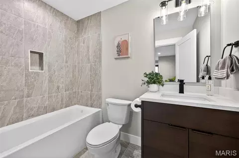 Bath - 1019 River Bluff Dr, Washington, MO 63090 photo 6 of 6