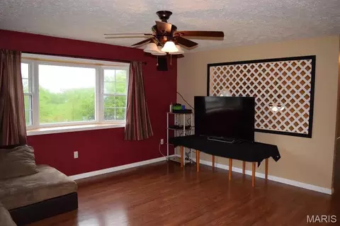 Living - 15370 Top Dr, Saint Robert, MO 65584 photo 1 of 2