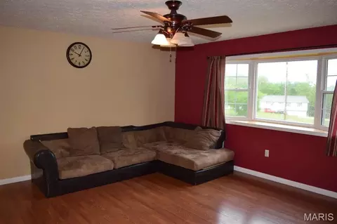 Living - 15370 Top Dr, Saint Robert, MO 65584 photo 2 of 2