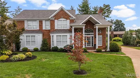 11812 Sunset Grove Ct, Sunset Hills, MO 63127