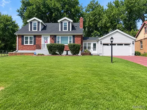 415 Castello, Florissant, MO 63031