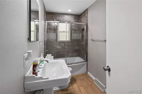 Bath - 1540 Roy Dr, Arnold, MO 63010 photo 1 of 2