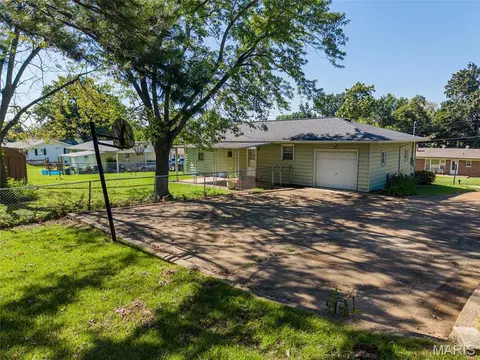 Exterior - 1540 Roy Dr, Arnold, MO 63010 photo 4 of 12