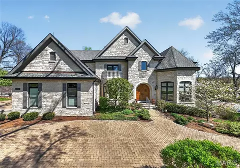 10600 Country View Dr, Creve Coeur, MO 63141